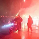 Στην Τούμπα συνοδεία μοτοπορείας οι επτά σοροί των οπαδών του ΠΑΟΚ, το συγκλονιστικό «αντίο» με συνθήματα και καπνογόνα