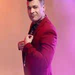 Voditelj Klemen Bučan ujet z ženo pri norem dejanju