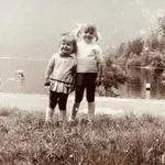 Prepoznate deklici na fotografiji? Danes sta obe znani Slovenki, ki ju vsi poznamo