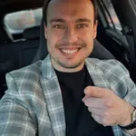 Kaj se dogaja med Dejanom Vunjakom in Lucijo? Dejan je namreč javno, …