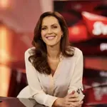 Nuša Lesar v objemu znanega igralca