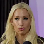 Pevko Alyo pretepli pred blokom