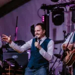 V javnost je prišel video Blaža Švaba z novo ljubeznijo