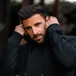 Gregor Čeglaj (Sanjski moški) je za darilo dobil prestižni avtomobil, o katerem mnogi lahko samo sanjajo