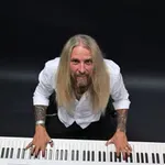 Marijan Novina skupaj z lepotico, ki ni njegova žena