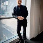 Kdo je skrivnostna lepotica, ki je ob Mihu Hercogu