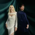 Znan slovenski pevec presenetil s svojim videzom, slekel se je …