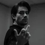 Bojan Cvjetićanin v postelji ujet ob zanimivem početju