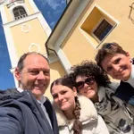 V javnost so prišle podrobnosti življenja družine Potrebuješ