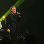 Medtem ko je Jan Plestenjak na odru zabaval množico, je njegova žena Tadeja …