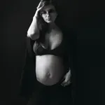 Noseča Petra Parovel v solzah