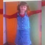 Prepoznate deklico na fotografiji? Danes je zelo uspešna Slovenka in držali smo pesti za njo