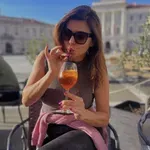 Jasna Kuljaj ujeta v družbi znanega župnika