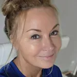 Saša Lendero se je v novem videospotu pojavila popolnoma gola, to pa si misli njen bivši mož