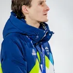 Po odličjih na olimpijskih igrah se mora Domen Prevc ukvarjati z …