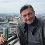 Pahor ima tako slabo vest, da se je skoraj pogreznil v zemljo