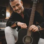 Miha Hercog ujet z veliko mlajšo pevko, ki jo pozna cela Slovenija