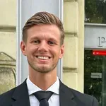 Sin Helene Blagne Kristijan se je javil z letališča, kjer je …