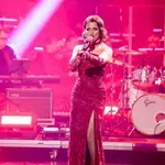 Maja Keuc v objemu svetovno znane pevke