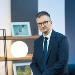 Se spomnite Marjana Šarca? Poglejte, kako je videti danes