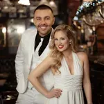 Aleš Vovk Raay med poljubljanjem lepotice, ki ni njegova žena …