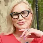 Salome ujeta na stranišču, fotografije so javne