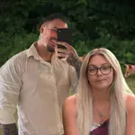 Nikoli ne uganete, kako Jan in Ema spremljata Kmetijo po televiziji