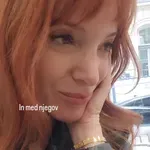 Mojca Mavec se je neprepoznavna javila iz Pariza