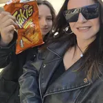 Lahko verjamete, da je voditeljica Oriana Girotto stara čez 50 let!