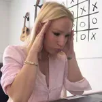 Pevka Alya na tleh, kaj se ji dogaja