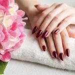 Te barve nohtov bodo prevladovale v 2026 – preverite, katera vam najbolj pristaja
