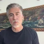 Je Jan Plestenjak v resnici nesrečen? Izdal ga je …