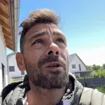 Eden bolj vplivnih influencerjev Cool Footr je javno pokazal svojo prvo. Kaj o tem pravi žena