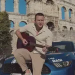 Poglejte, kje dopustuje Luka Basi. Razgled in bazen jemljeta dih