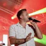 Luka Basi skupaj s privlačno hrvaško pevko