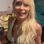 Maja Prašnikar je brez oblačil pozirala na plaži in požela val komentarjev