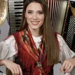 To Monika Avsenik na oddihu počne z možem pozno zvečer