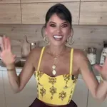 Nina Osenar, ki je vedno naličena in urejena, je brez ličil videti povsem drugače