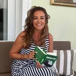 Rebeka Dremelj spakirala kovčke, s hčerko sta odšli