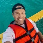 Pevec Sebastian pokazal svojega očeta in podobnost je neverjetna