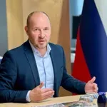 Jernej Vrtovec pokazal, kako na dopustu uživa s svojo hčerko
