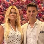 Maja, žena Damjana Murka, v črnih dvodelnih kopalkah pokazala zavidanja vredno postavo