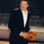 Luka Dončić ujet s soigralci Lakers ekipe pri večerji
