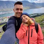 Poglejte, kako velik je že sin Marjetke Vovk in Raaya! Mamo je že prerasel