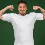 Jan Zore (Kmetija) po razhodu z Emo ujet v objemu druge lepotičke