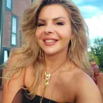 Pevka Neisha to počne po razhodu z dolgoletnim zaročencem