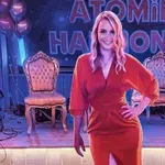 Priljubljena slovenska voditeljica v objemu moža Špele Pavlin (Atomik Harmonik)