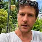 Kaj se dogaja? Klemen Slakonja sredi noči ujet s Katarino Čas