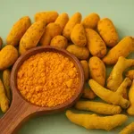 5 razlogov, zakaj je k jutranjem smoothiju dobro dodati žlico kurkume