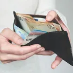 Zaposleni na pumpi u Nedakusima pronašli novčanik sa novcem i...